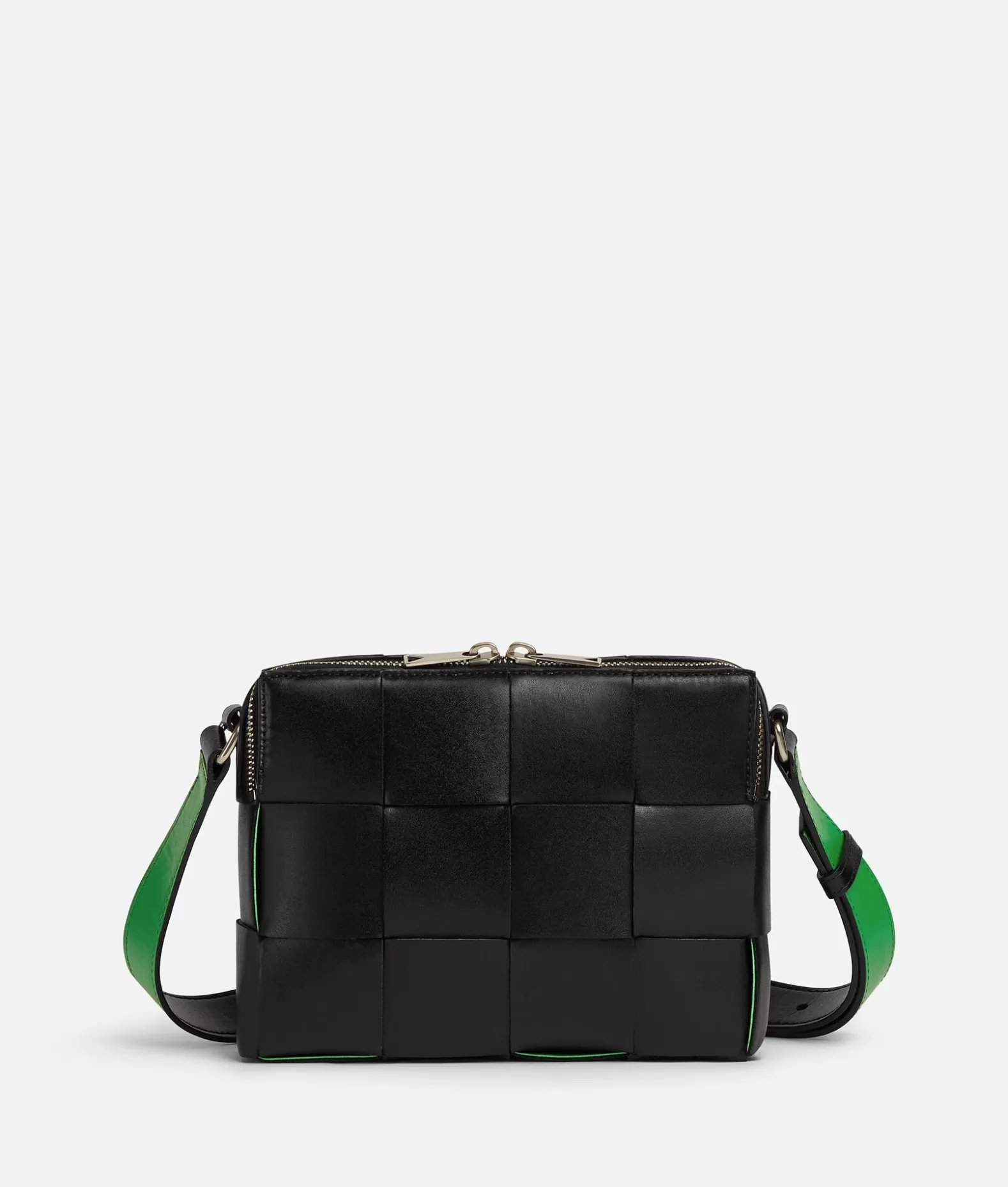 A Tracolla^Bottega Veneta Cassette Camera Bag Black / Parakeet