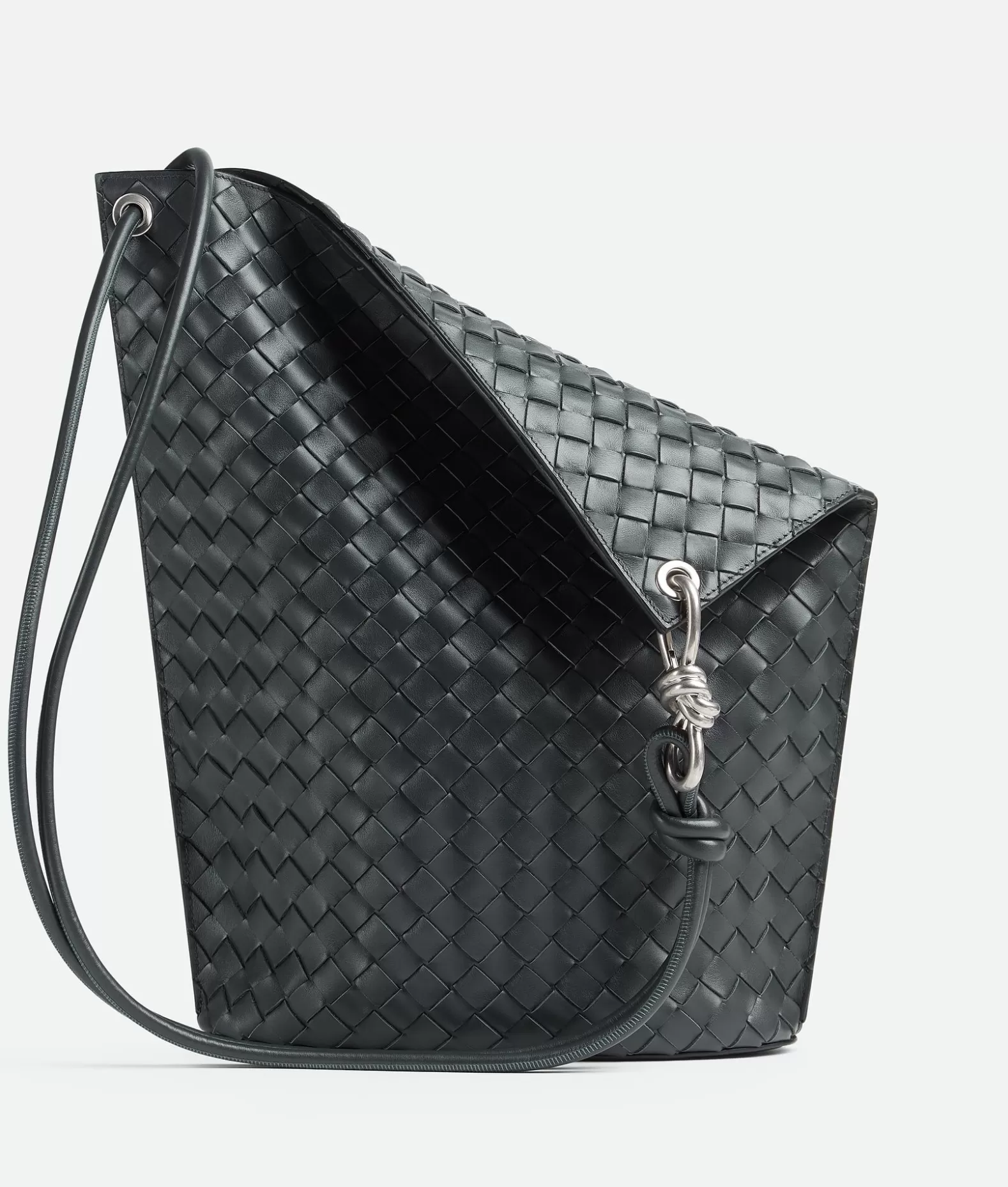 A Tracolla^Bottega Veneta Knot Bucket Media Ardoise