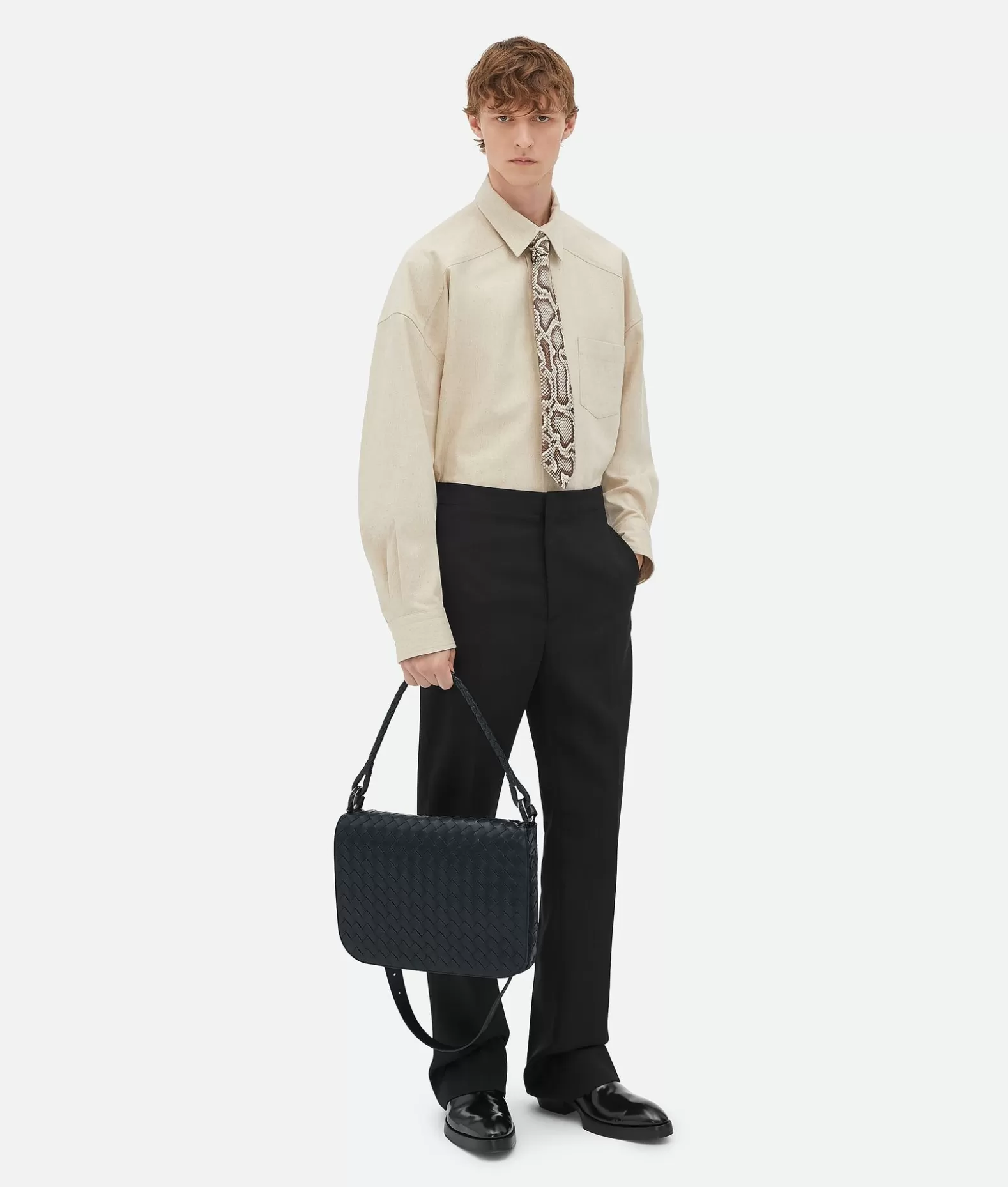 A Tracolla^Bottega Veneta Messenger Swing Shadow