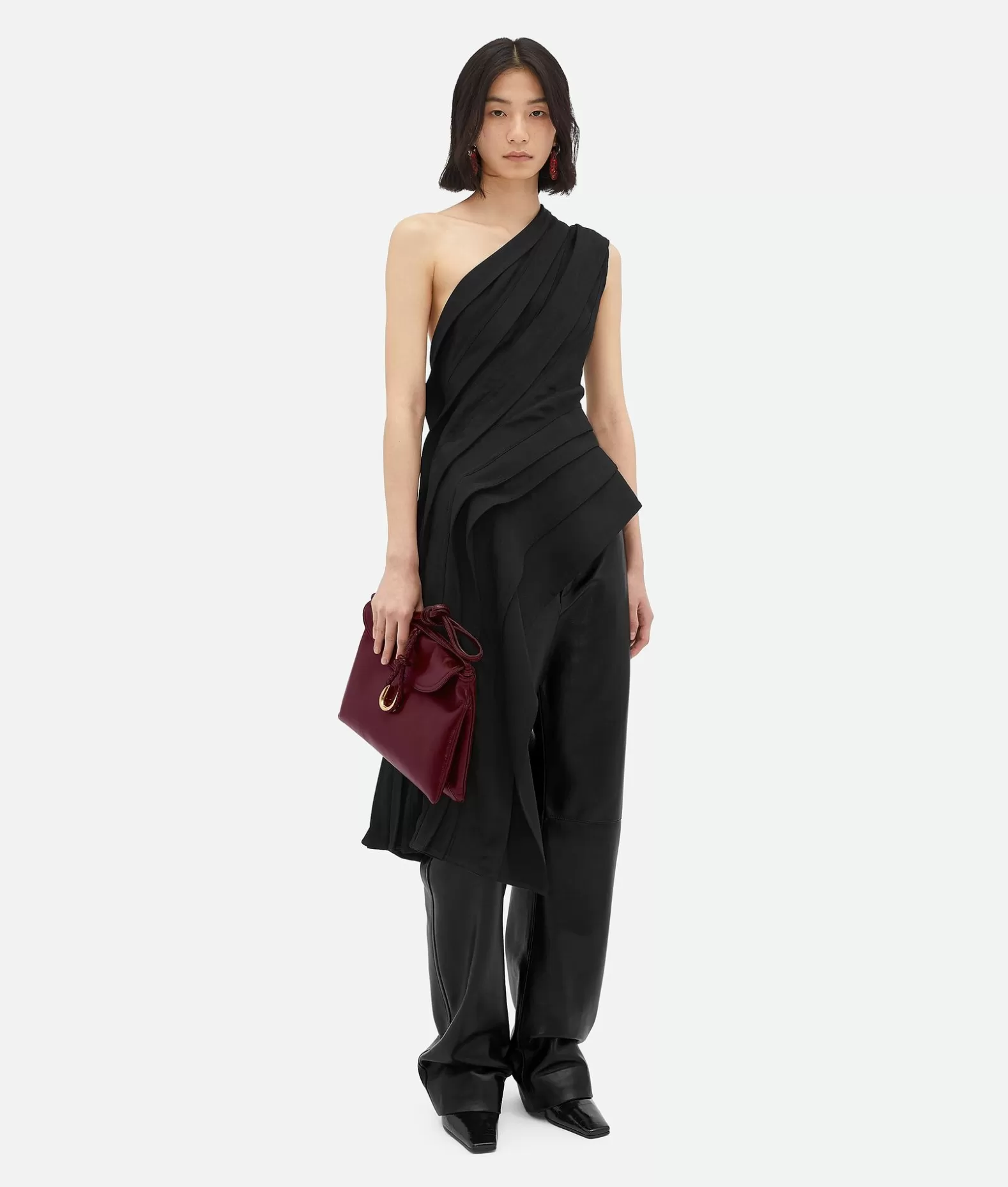 Pantaloni E Shorts | Pelle^Bottega Veneta Pantaloni In Pelle Dal Taglio Arrotondato Black